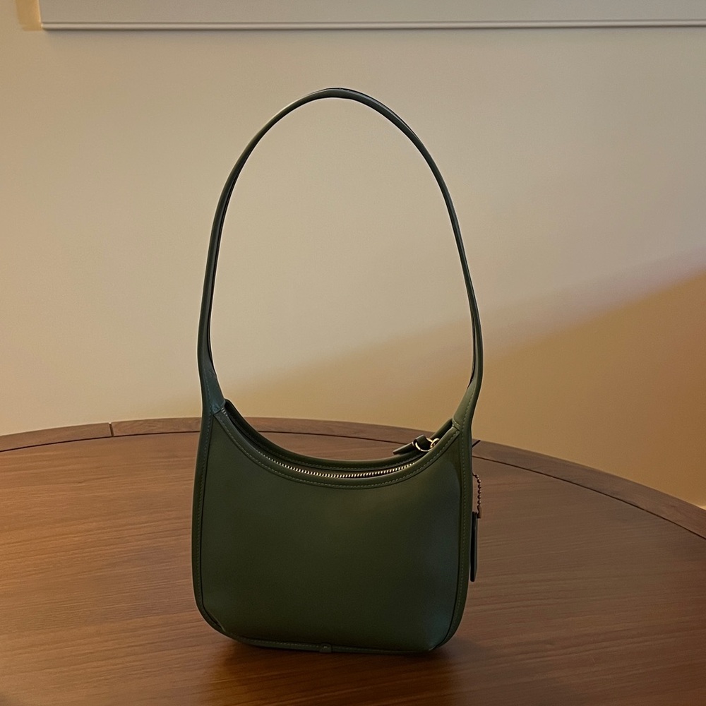 Coach Curve Zip Bag in Hunter Green NWOT